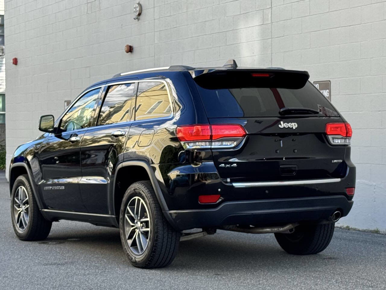 Used 2018 Jeep Grand Cherokee Limited image 6