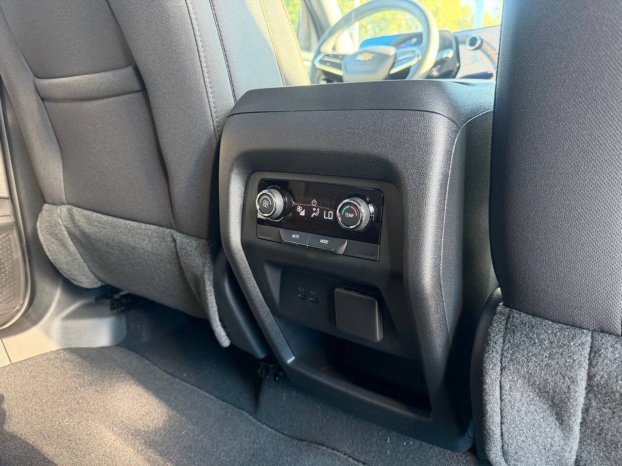 New 2027 Chevrolet Traverse LT w/ Driver Confidence Package FWD image 18
