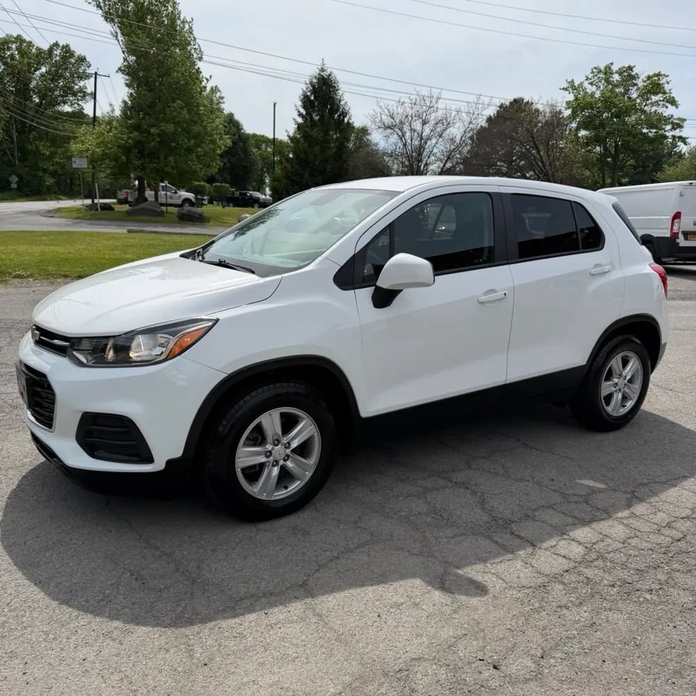 Used 2021 Chevrolet Trax LS w/ Tint and Cruise Package FWD image 2
