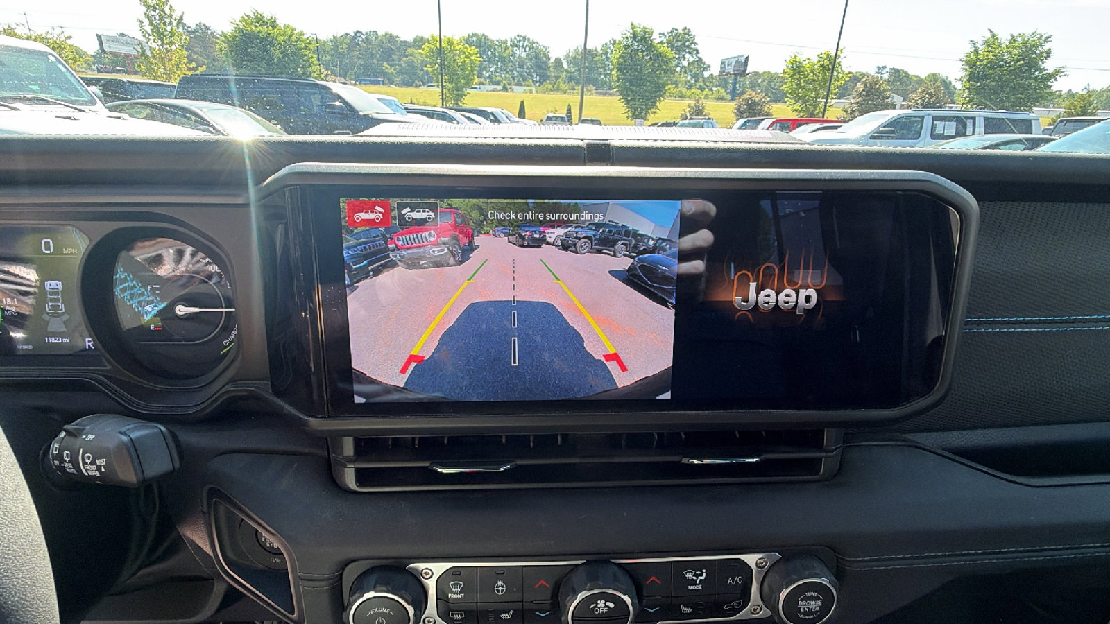 Used 2025 Jeep Wrangler Unlimited Rubicon 4xe AWD/4WD image 33
