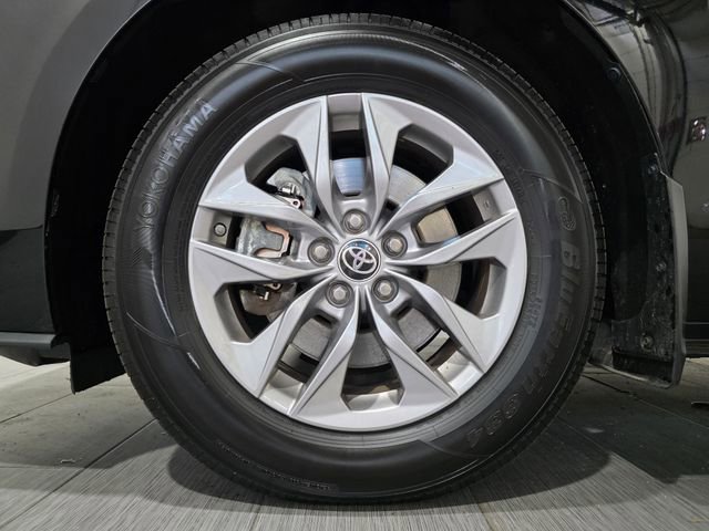Used 2023 Toyota Sienna XLE FWD image 23