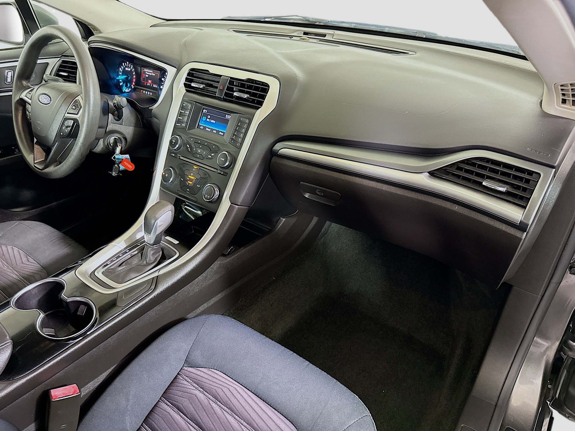 Used 2016 Ford Fusion SE image 29