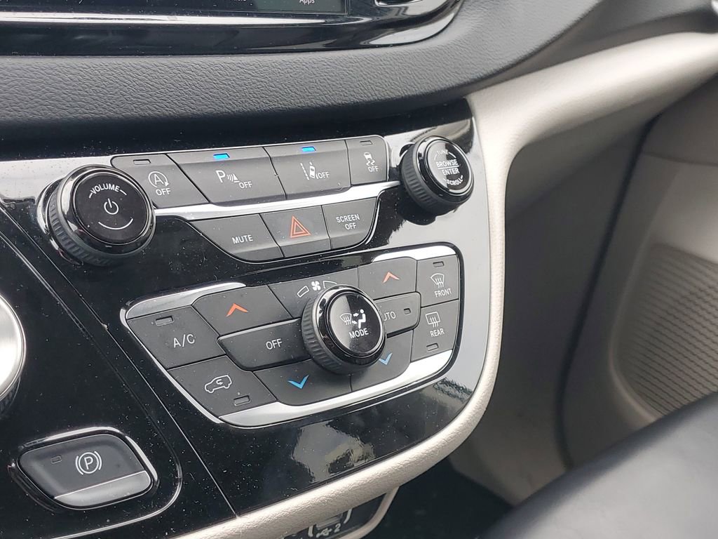 Used 2023 Chrysler Pacifica Touring-L FWD image 32
