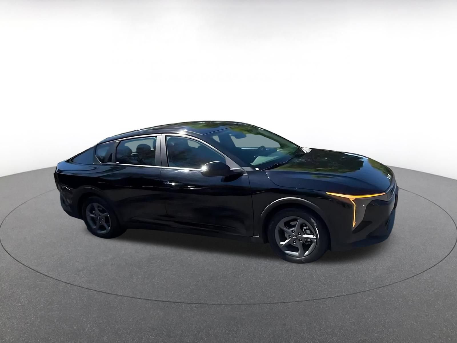 Used 2025 Kia K4 FWD image 2