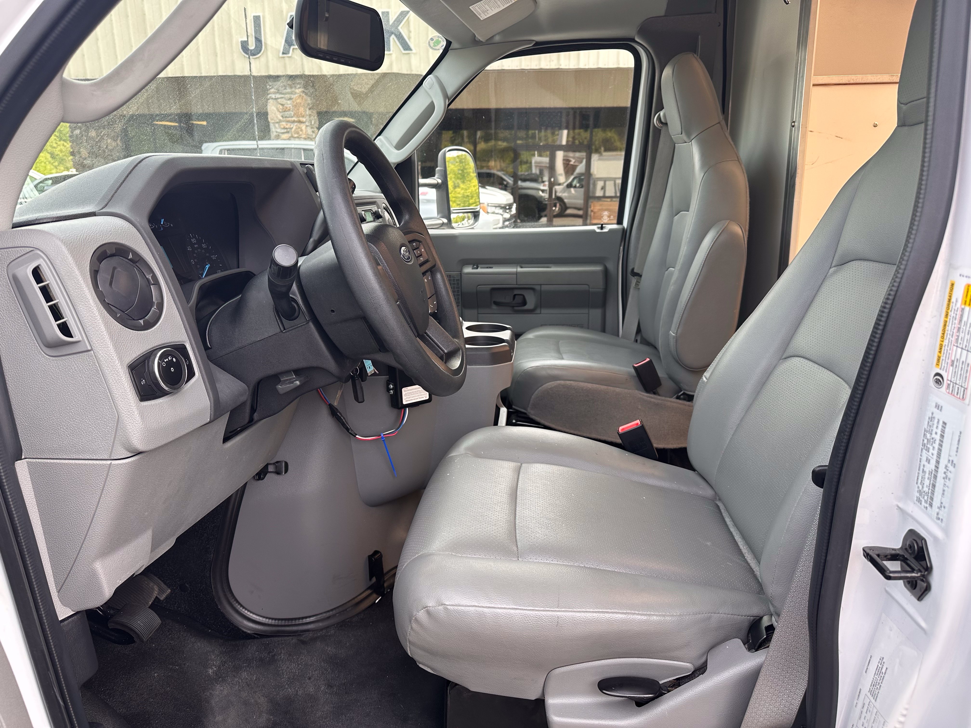 Used 2024 Ford E-450 and Econoline 450 Super Duty w/ Power Windows & Locks Group RWD image 8