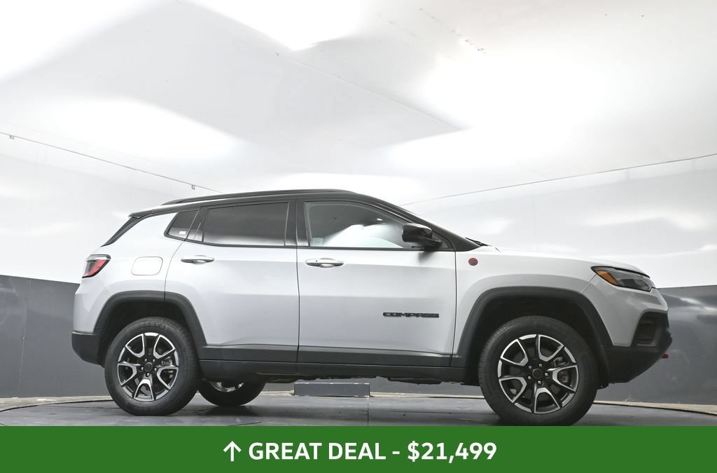 Used 2025 Jeep Compass Trailhawk AWD/4WD image 53