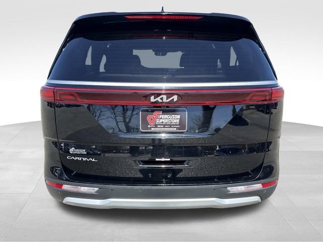 Used 2023 Kia Carnival LX FWD image 4