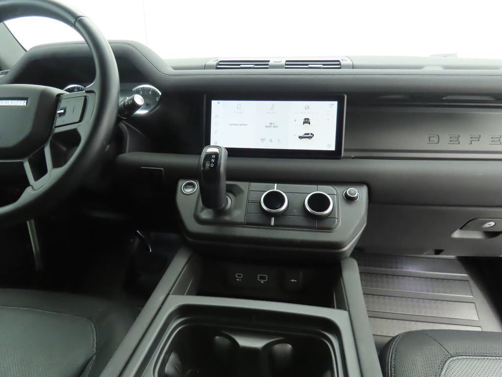Certified 2023 Land Rover Defender 90 X-Dynamic SE image 13
