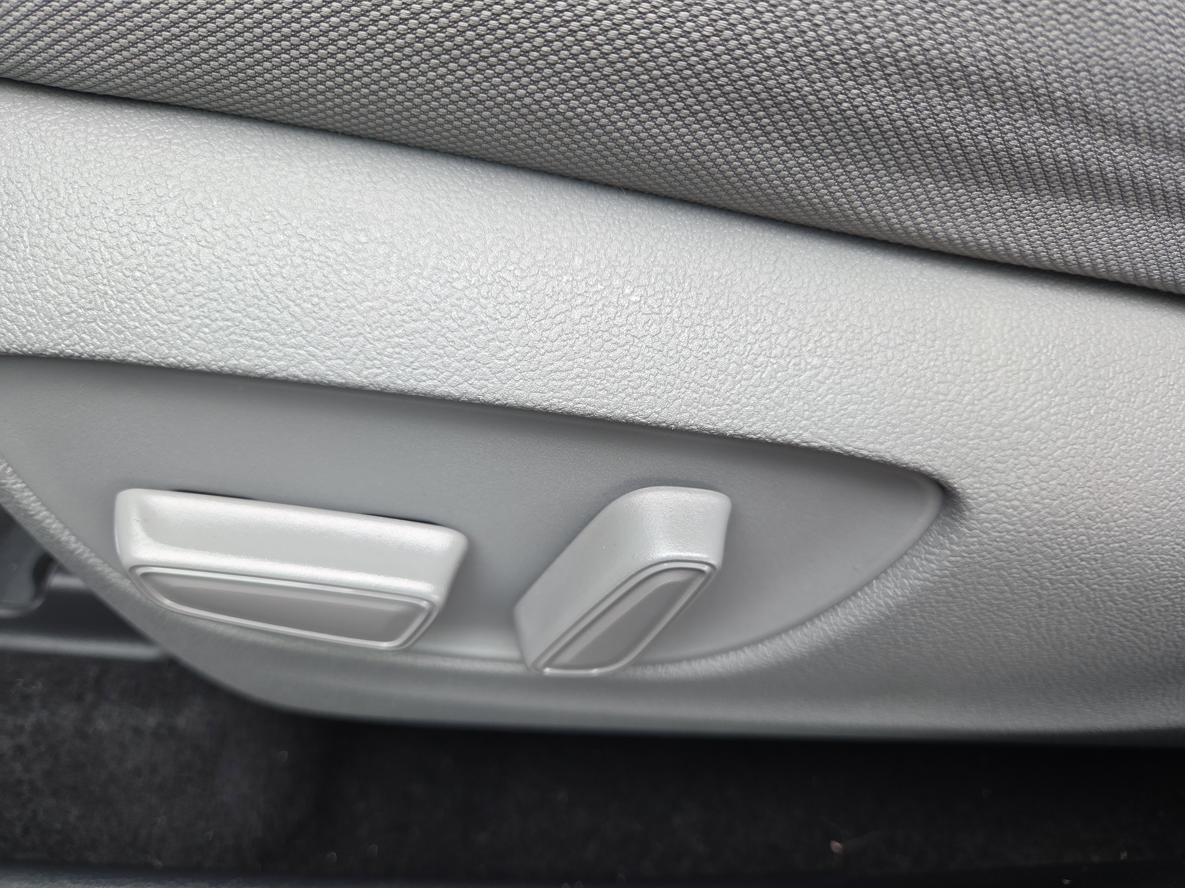 Used 2020 Toyota Highlander LE image 36