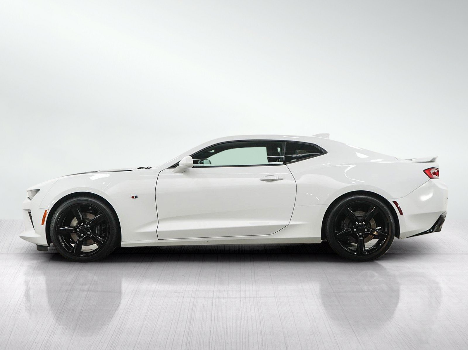 Used 2017 Chevrolet Camaro SS RWD image 2