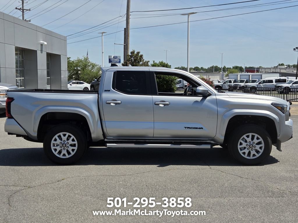Used 2025 Toyota Tacoma SR5 AWD/4WD image 6