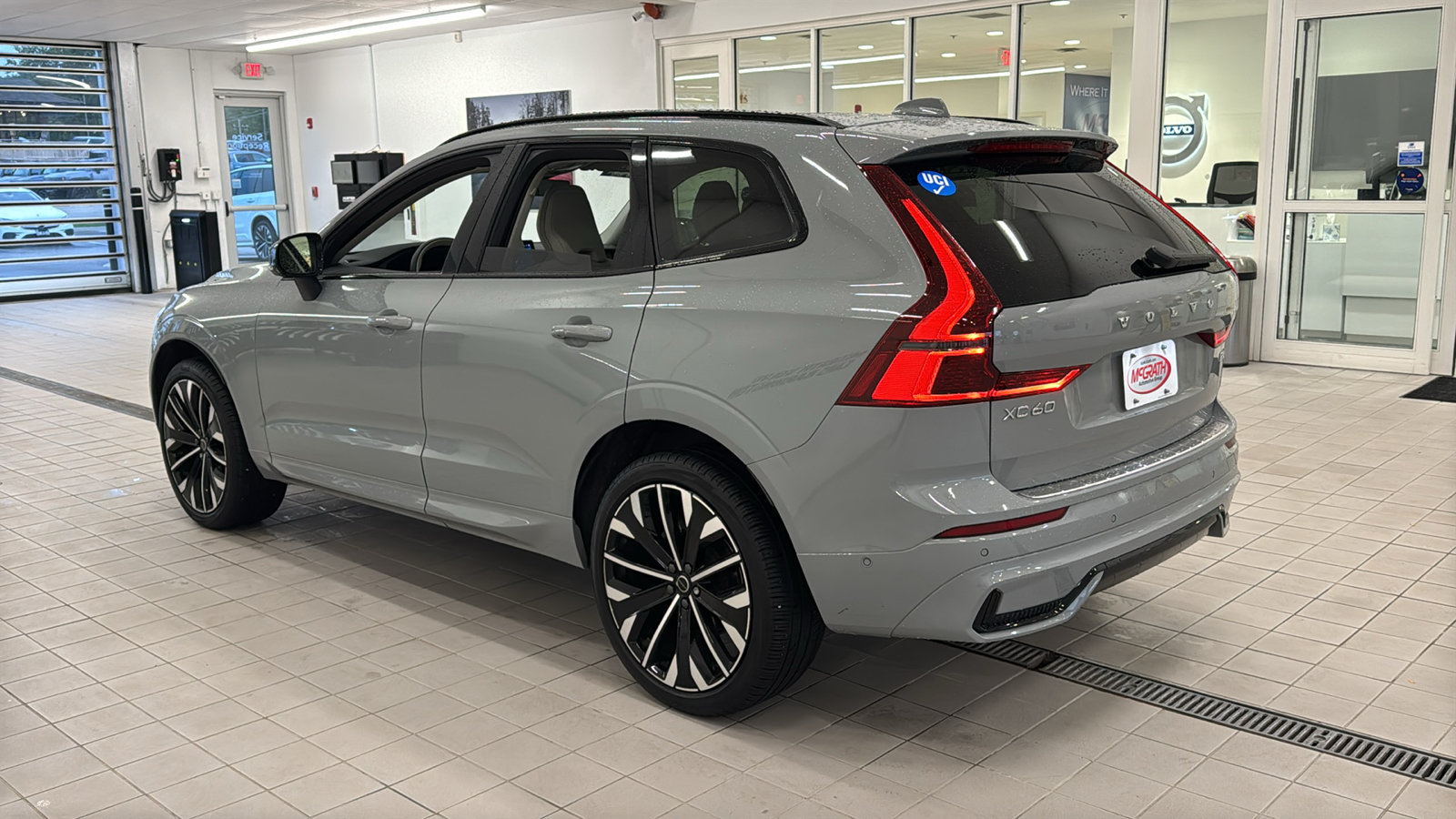 Used 2026 Volvo XC60 B5 Ultra AWD/4WD image 7