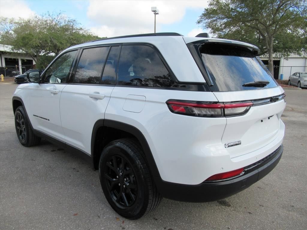 Certified 2025 Jeep Grand Cherokee Altitude image 5