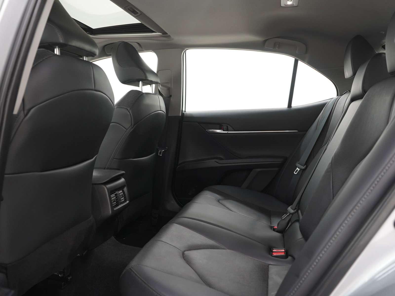 Used 2024 Toyota Camry XLE w/ Navigation Package FWD image 18
