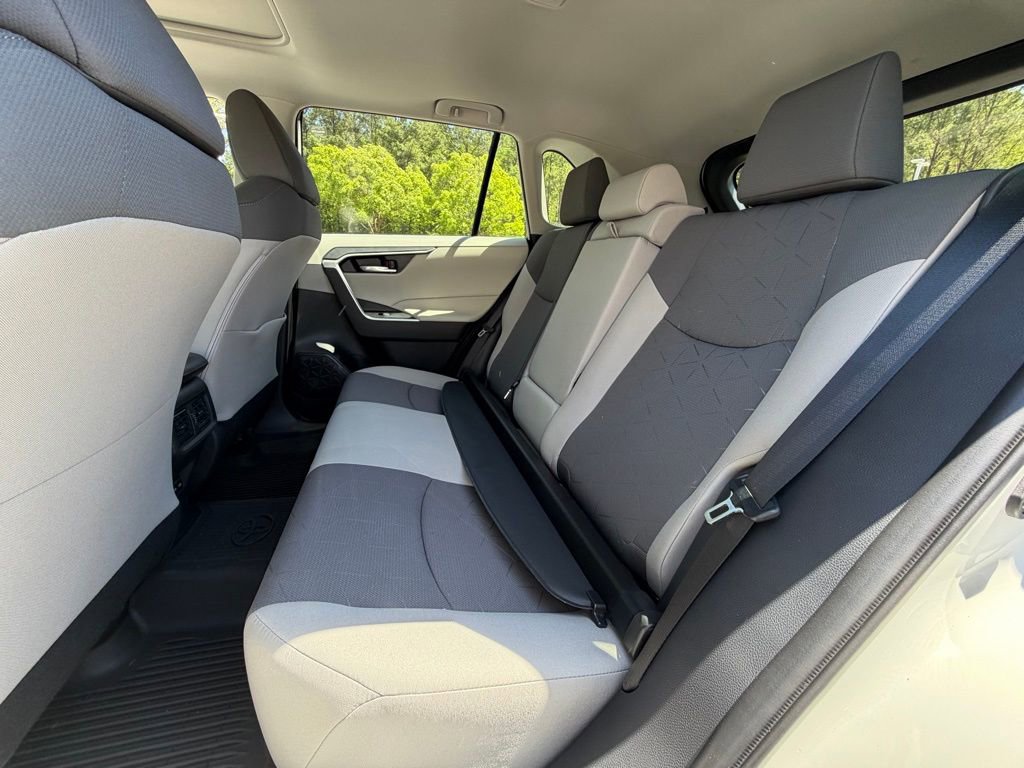 Used 2025 Toyota RAV4 XLE w/ Convenience Package FWD image 6