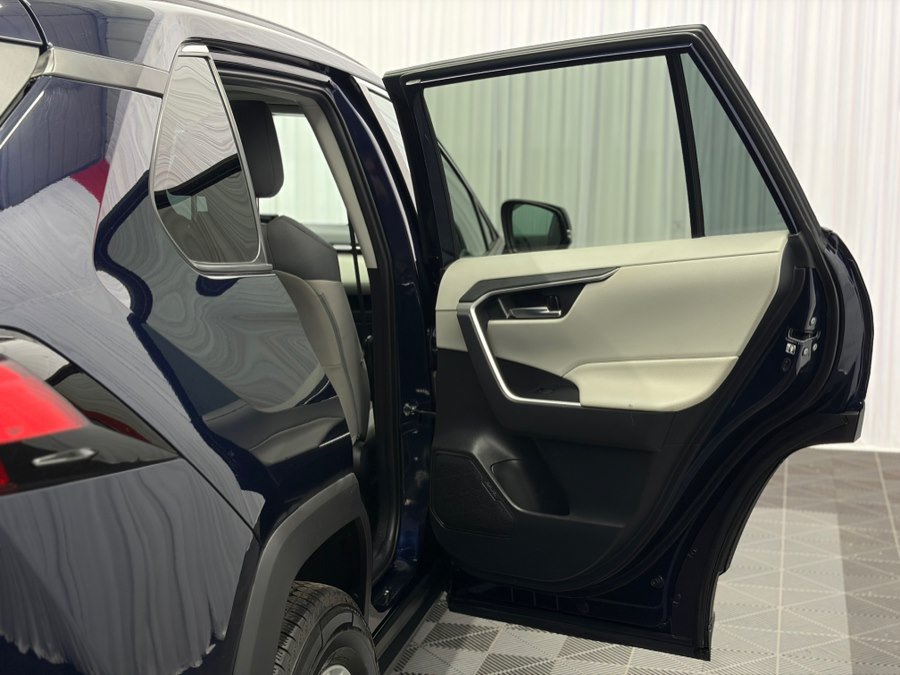 Used 2019 Toyota RAV4 XLE w/ Convenience Package AWD/4WD image 17