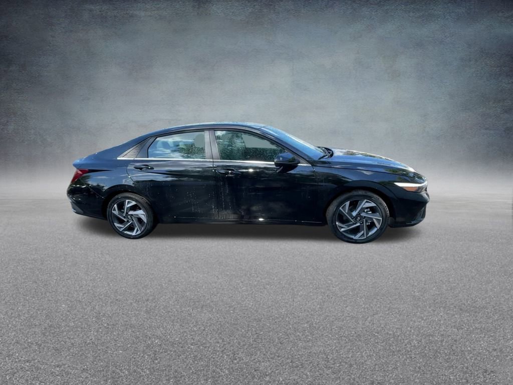 New 2025 Hyundai Elantra Limited image 25