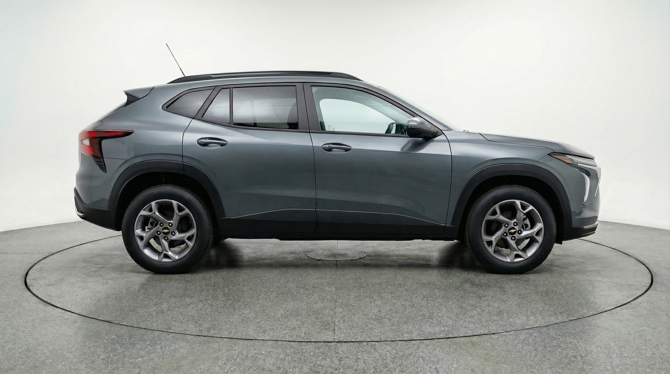 Used 2025 Chevrolet Trax LT image 11