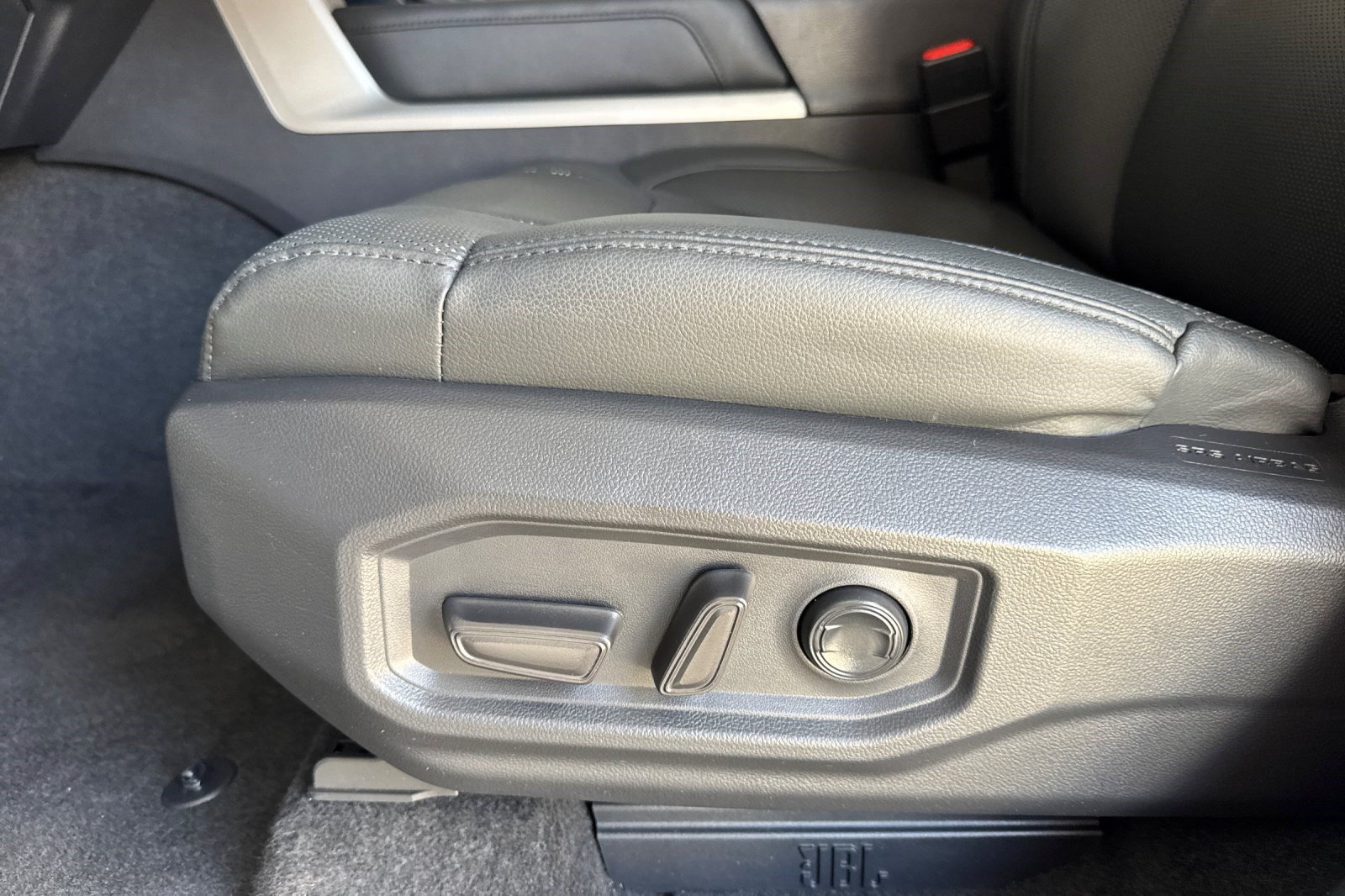 Used 2024 Toyota Tundra Limited AWD/4WD image 14