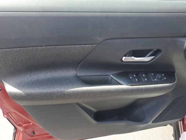 New 2026 Nissan Kicks SV w/ Cold Weather Package FWD image 9