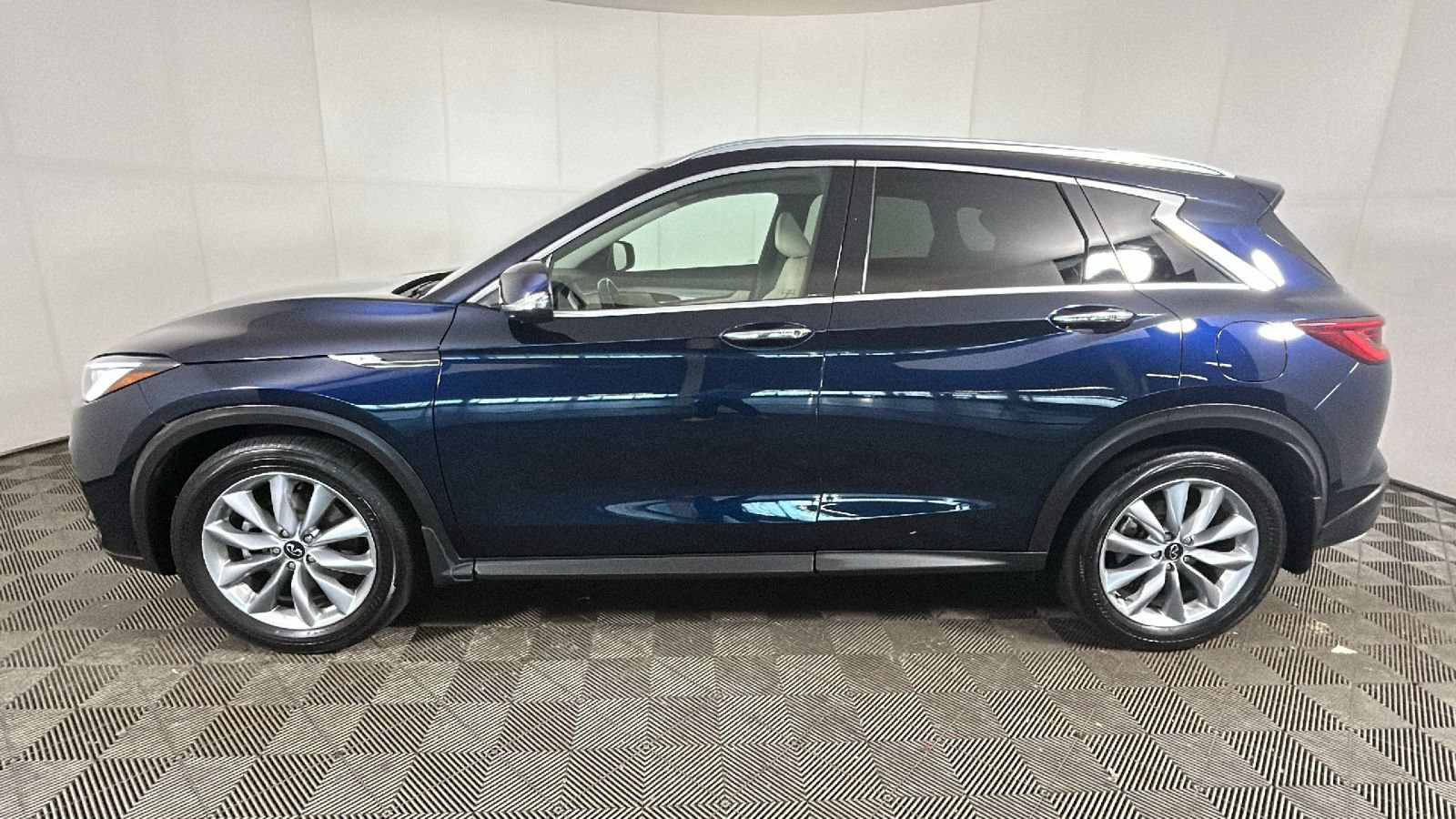 Used 2022 INFINITI QX50 Essential AWD/4WD image 6