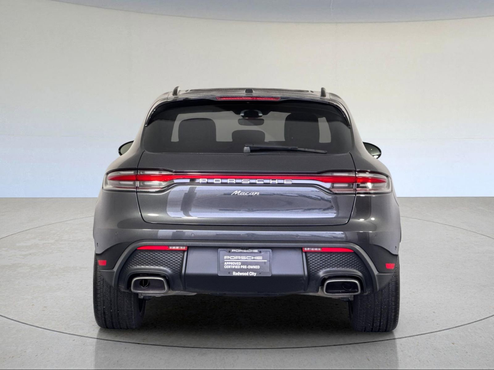 Certified 2025 Porsche Macan image 7