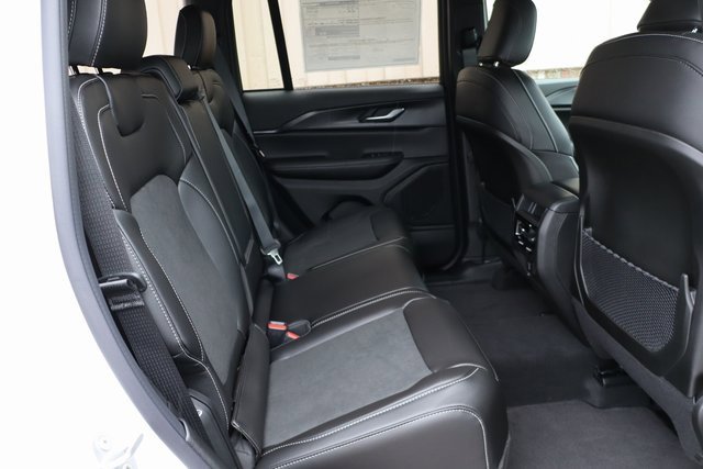 New 2025 Jeep Grand Cherokee Altitude image 39