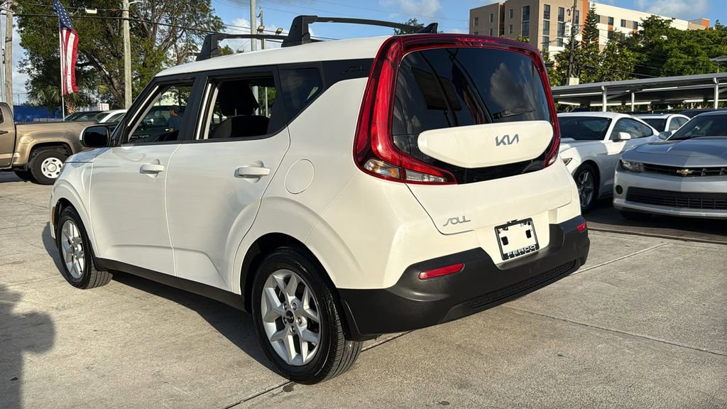 Used 2022 Kia Soul LX w/ Technology Package FWD image 12