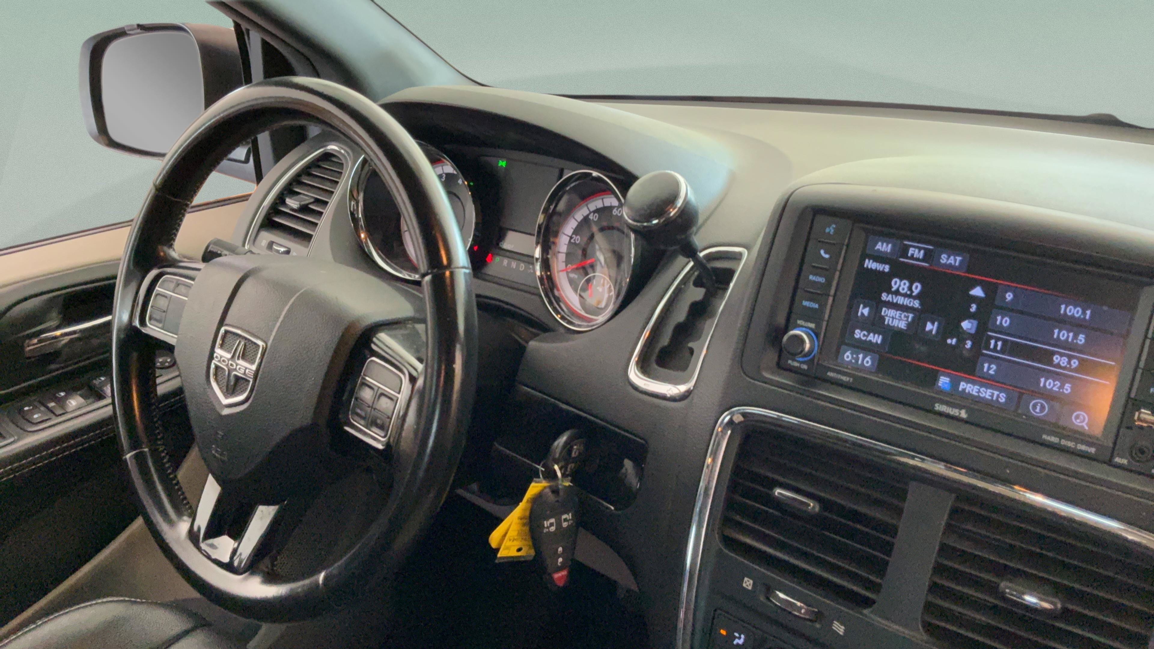Used 2019 Dodge Grand Caravan SXT FWD image 30