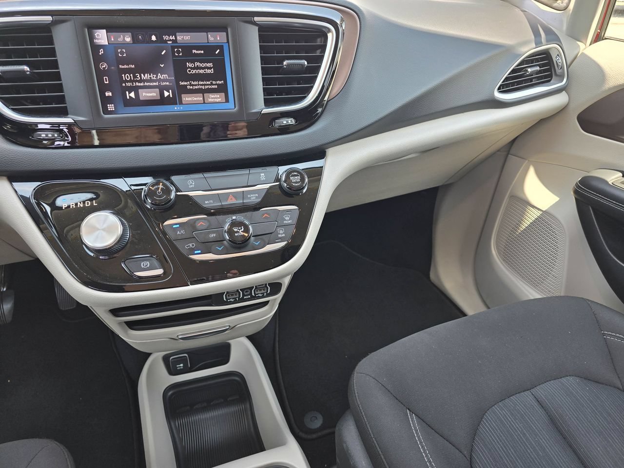 Used 2023 Chrysler Voyager LX FWD image 22