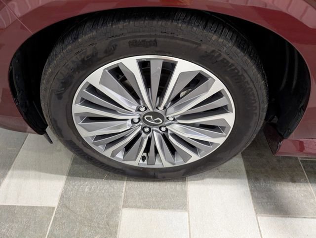 Used 2025 INFINITI QX80 Sensory image 7