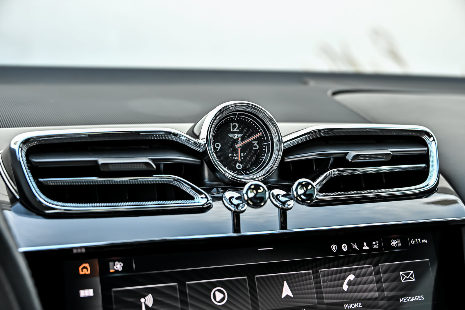 Certified 2022 Bentley Bentayga AWD/4WD image 36
