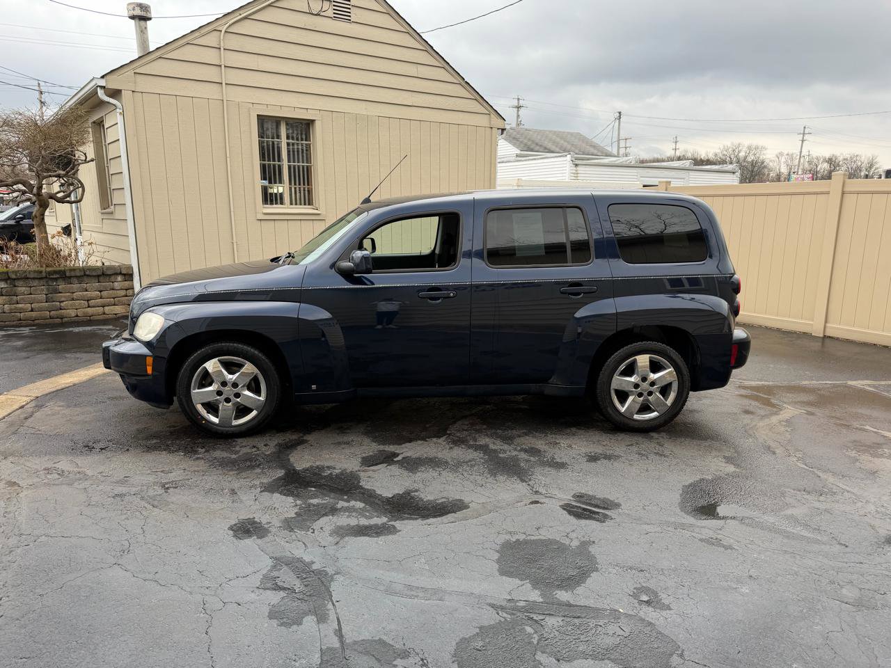 Used 2009 Chevrolet HHR LT image 9