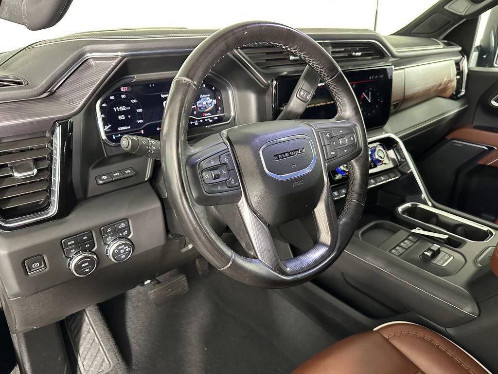 Used 2025 GMC Sierra 3500 Denali Ultimate AWD/4WD image 11