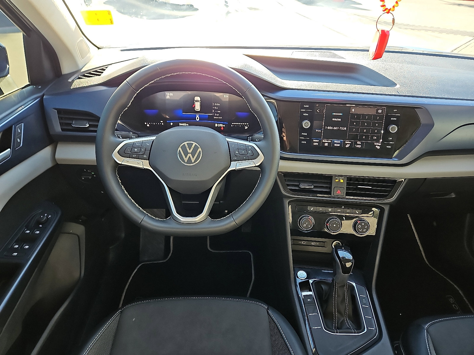 Certified 2023 Volkswagen Taos SE w/ Panoramic Sunroof Package image 7
