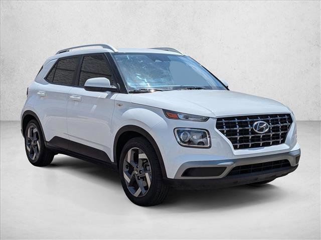 Used 2023 Hyundai Venue SEL FWD image 3