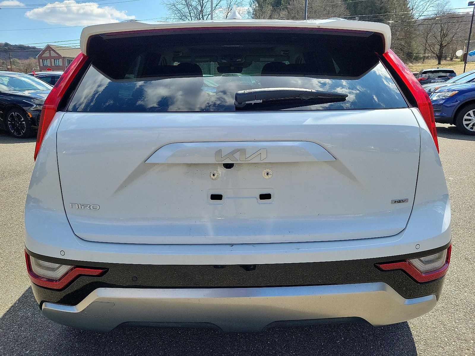 Used 2023 Kia Niro SX Touring image 5