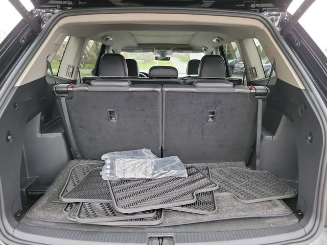 Used 2024 Volkswagen Atlas SEL Premium R-Line image 24