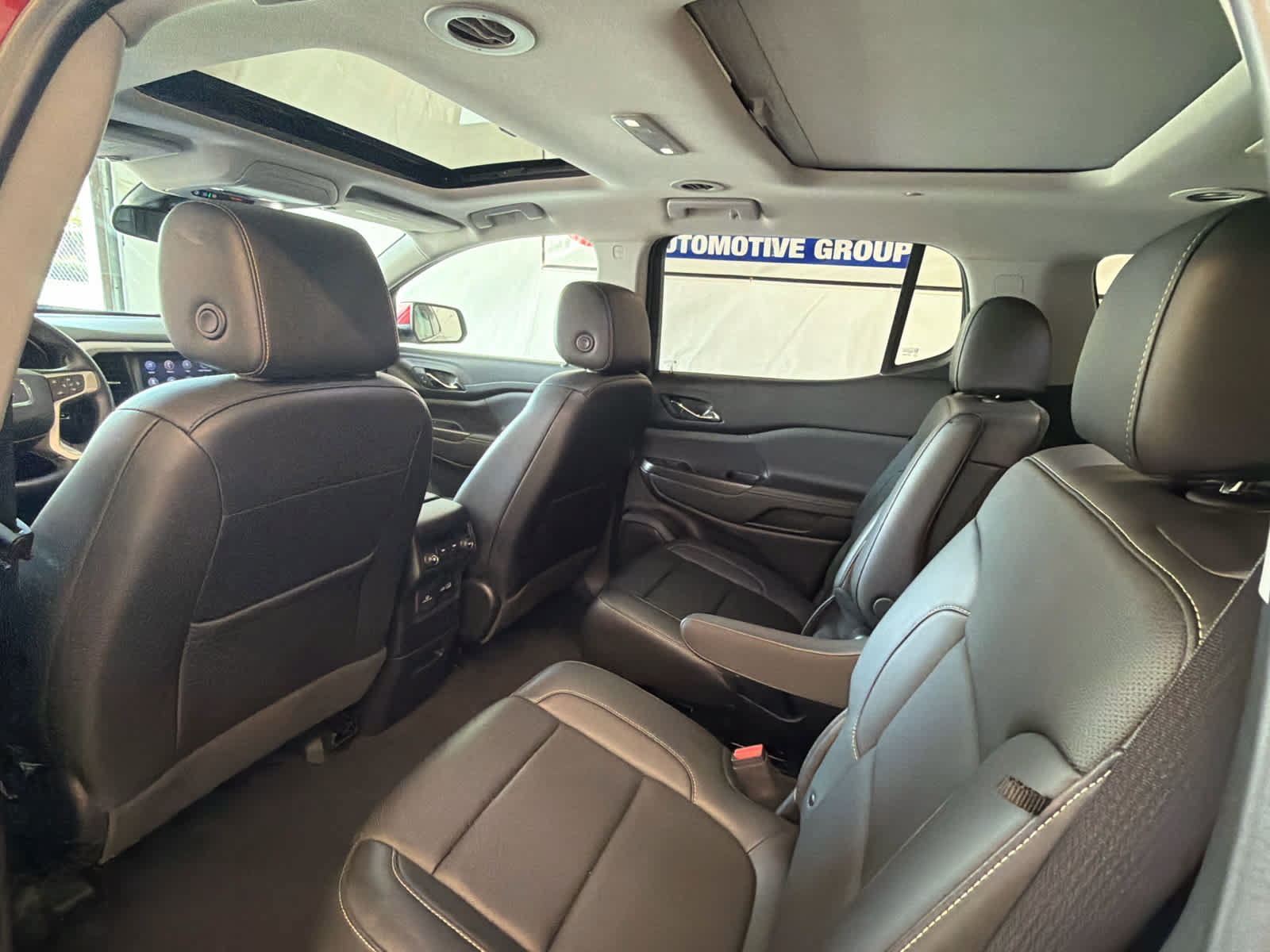 Used 2023 GMC Acadia SLT FWD image 23