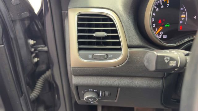 Used 2015 Jeep Grand Cherokee Laredo w/ Quick Order Package 23E RWD image 34