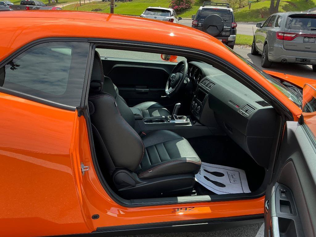 Used 2014 Dodge Challenger SRT8 Core RWD image 8