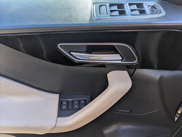 Used 2017 Jaguar F-PACE Premium image 15