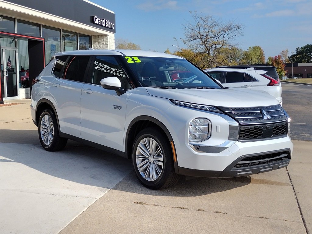 Used 2023 Mitsubishi Outlander ES image 13