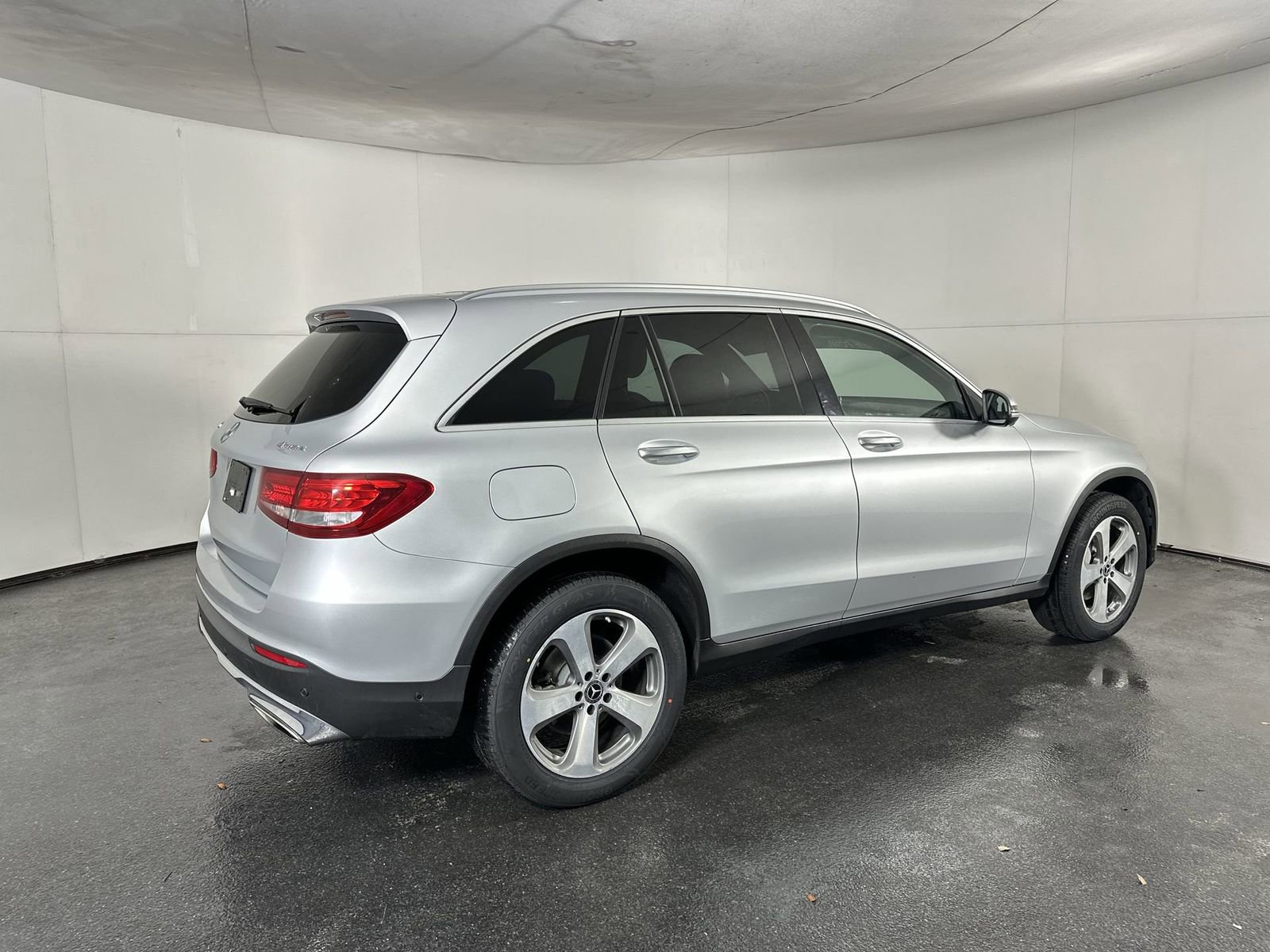 Used 2018 Mercedes-Benz GLC 300 4MATIC w/ Premium Package image 11