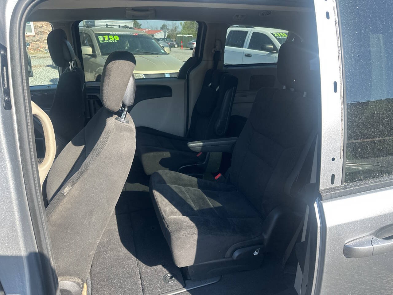 Used 2016 Dodge Grand Caravan SXT w/ UConnect Hands-Free Group FWD image 14