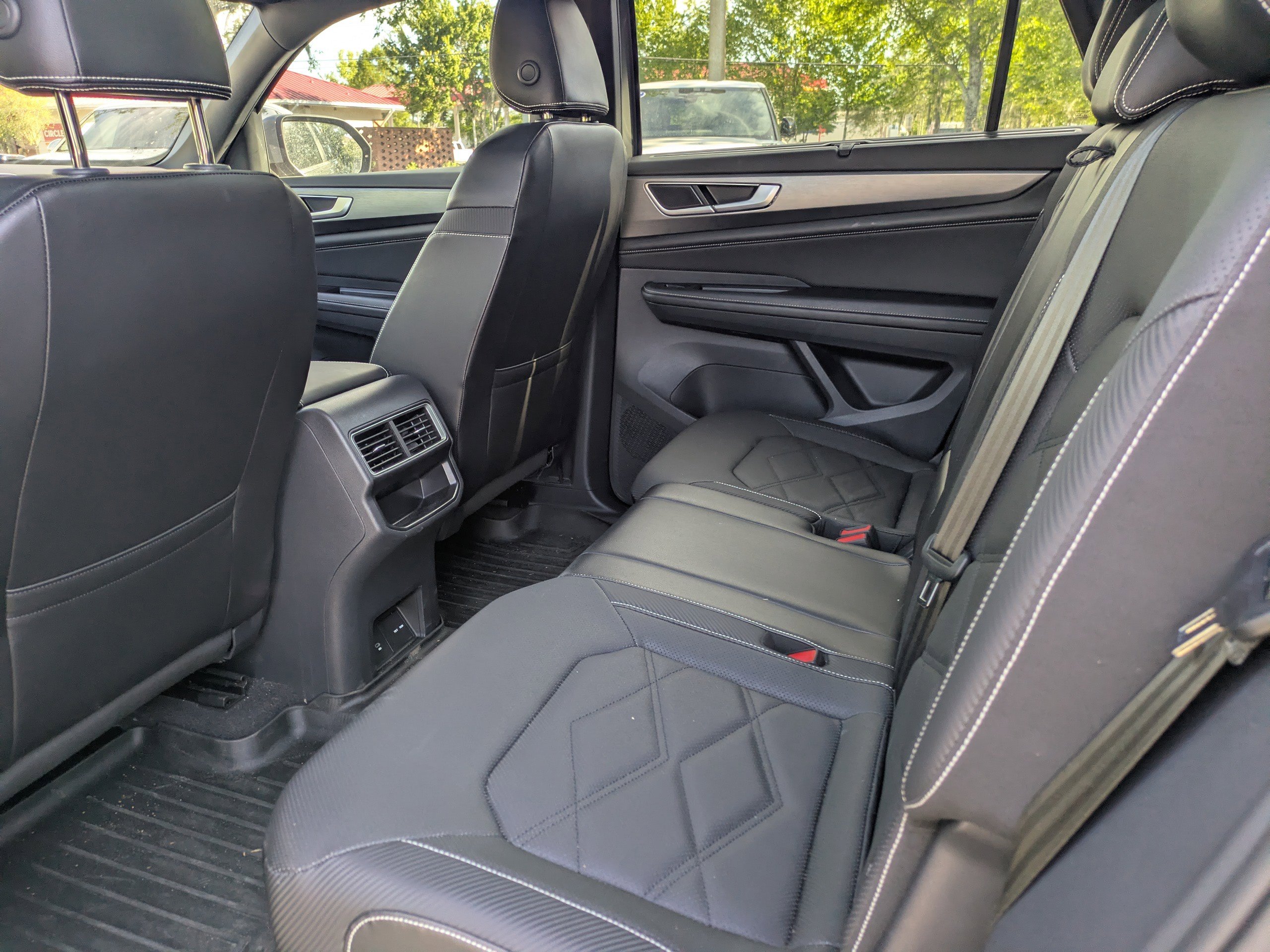 Used 2024 Volkswagen Atlas Cross Sport SE w/ Panoramic Sunroof Package FWD image 15