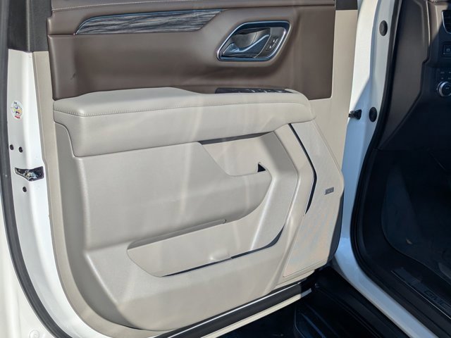 Used 2023 GMC Yukon SLT w/ SLT Luxury Package image 10