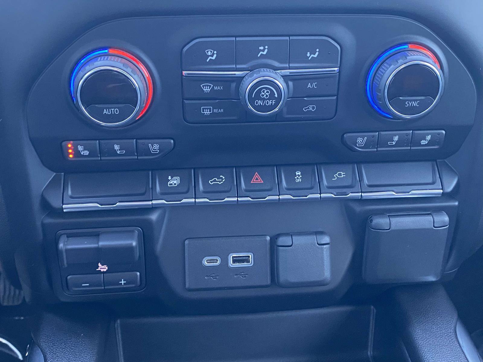 Used 2021 Chevrolet Silverado 2500 LTZ w/ LTZ Convenience Package image 28