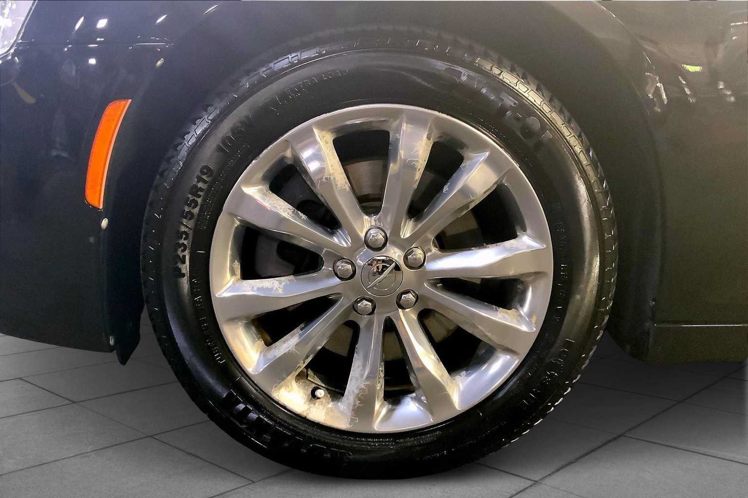 Used 2018 Chrysler 300 Limited w/ Light Group AWD/4WD image 11