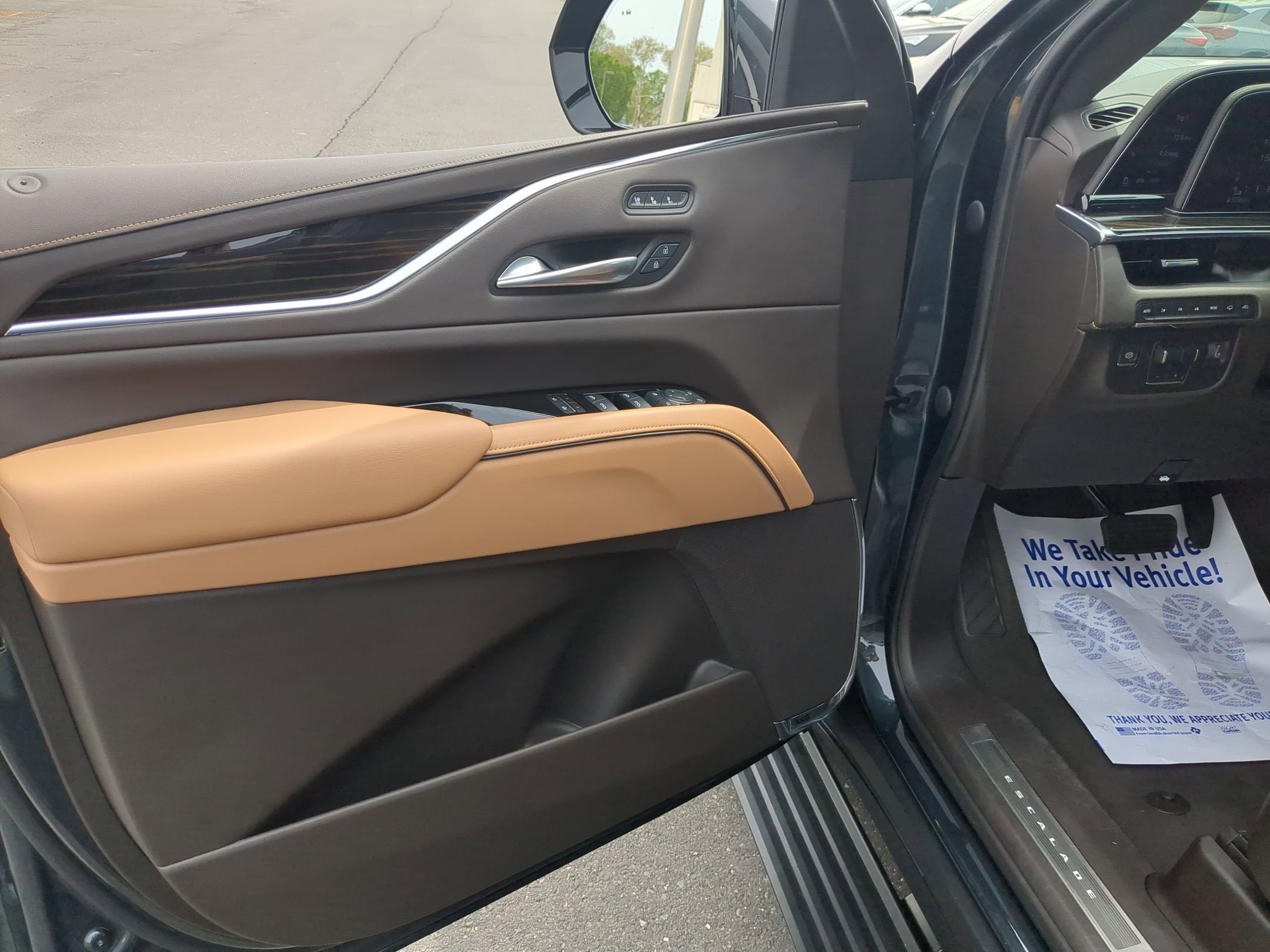 Certified 2022 Cadillac Escalade Premium Luxury w/ Performance Package AWD/4WD image 21
